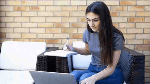 Medical school student studying for the USMLE Step 1 at home.